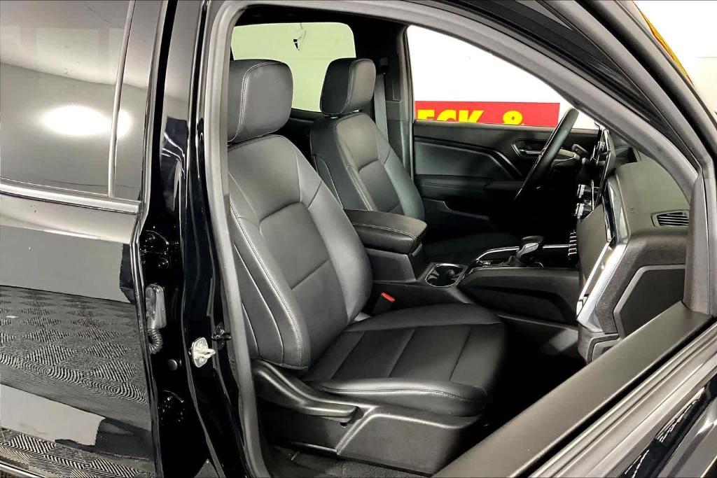 used 2024 GMC Canyon car, priced at $29,927