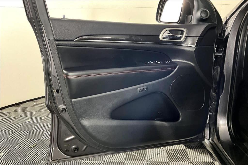 used 2017 Jeep Grand Cherokee car, priced at $16,405