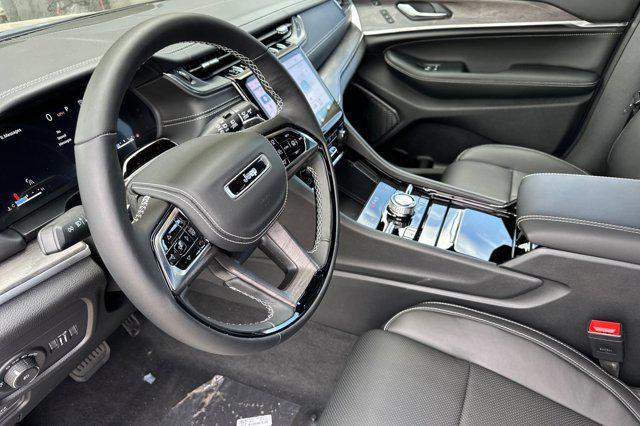 new 2025 Jeep Grand Cherokee car, priced at $65,995