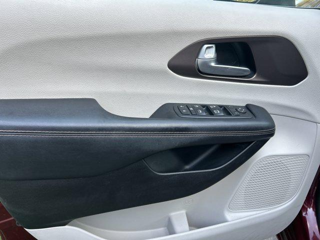 used 2017 Chrysler Pacifica car, priced at $10,884