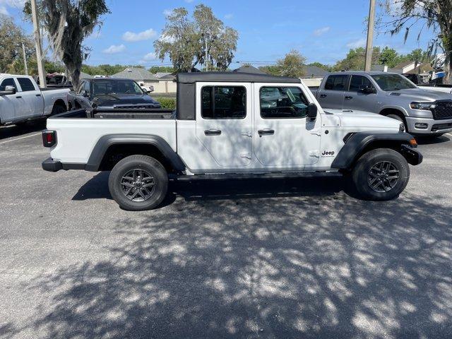 new 2026 Jeep Gladiator car, priced at $39,475