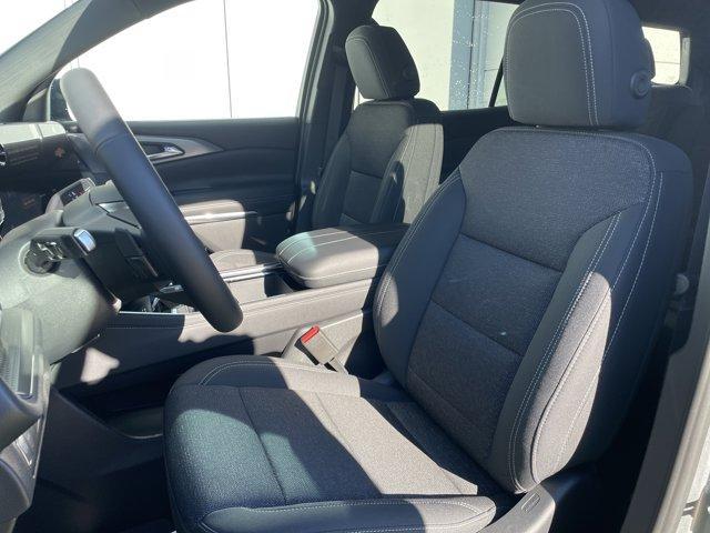 new 2026 Chevrolet Traverse car, priced at $38,633