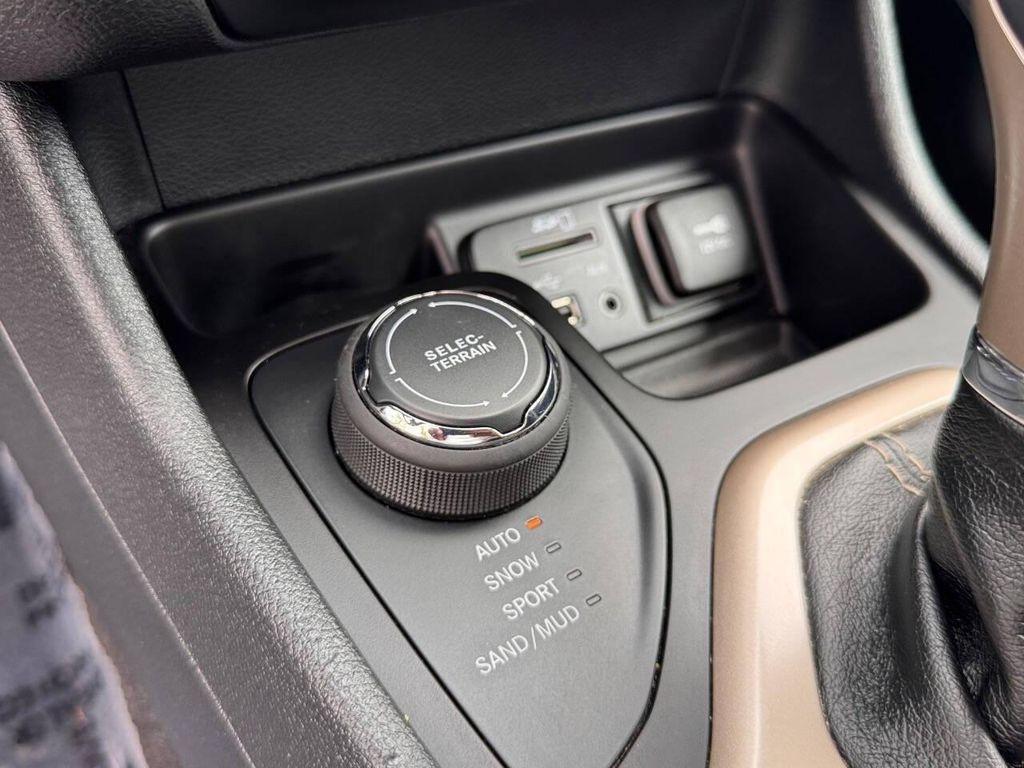used 2015 Jeep Cherokee car, priced at $12,595
