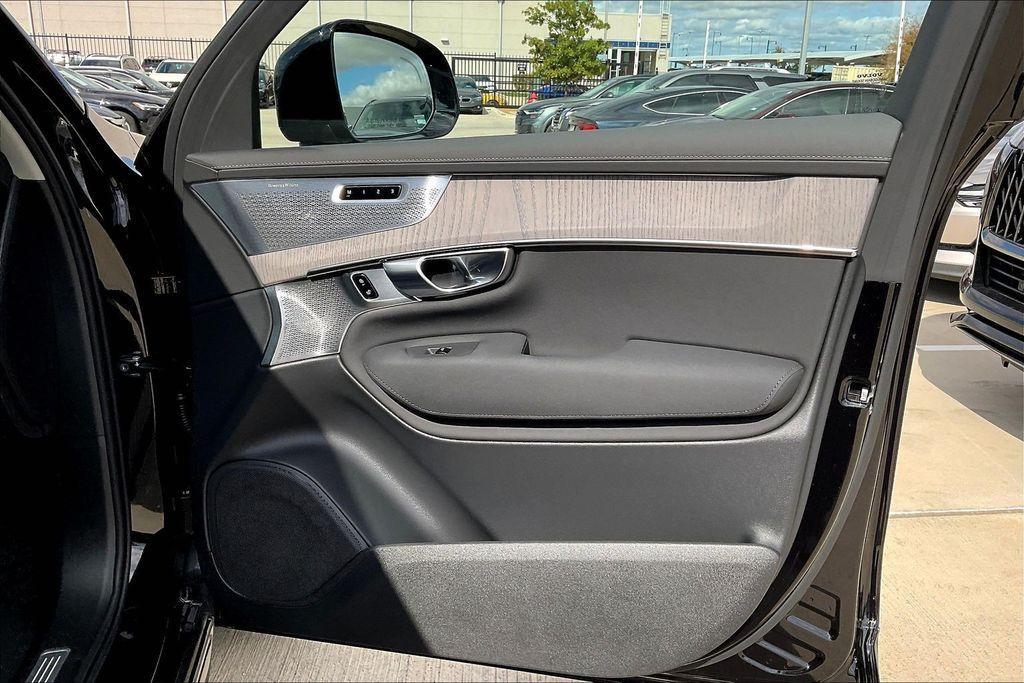 new 2026 Volvo XC90 car, priced at $81,375