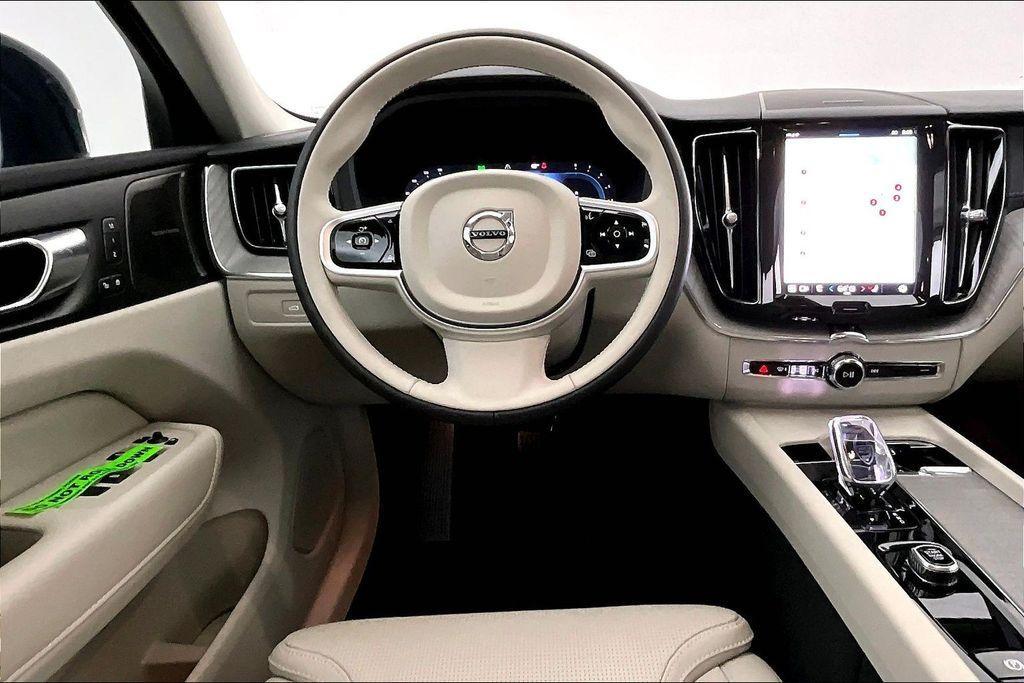 new 2025 Volvo XC60 car