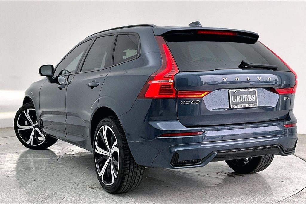 new 2025 Volvo XC60 car