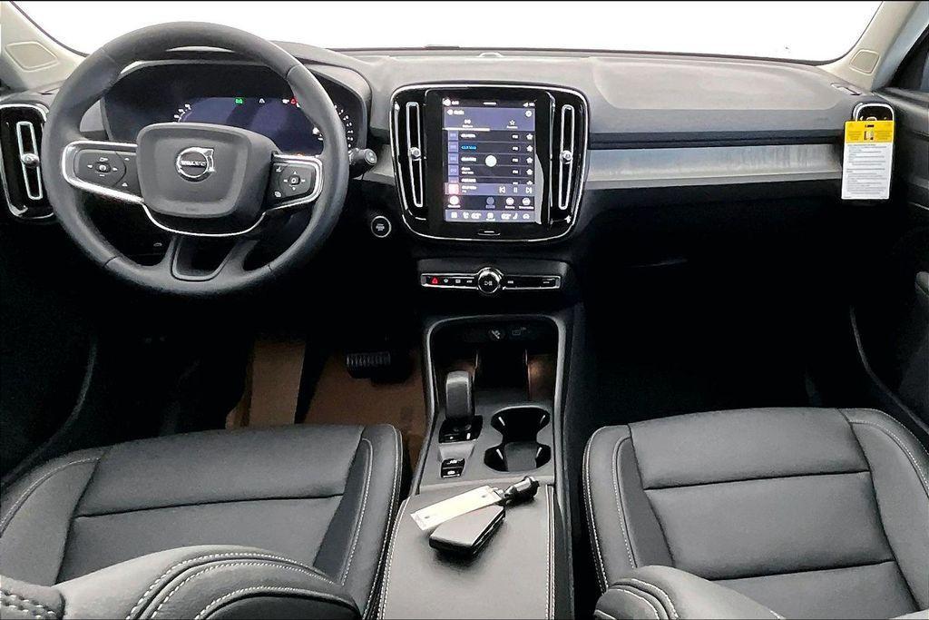 new 2026 Volvo XC40 car