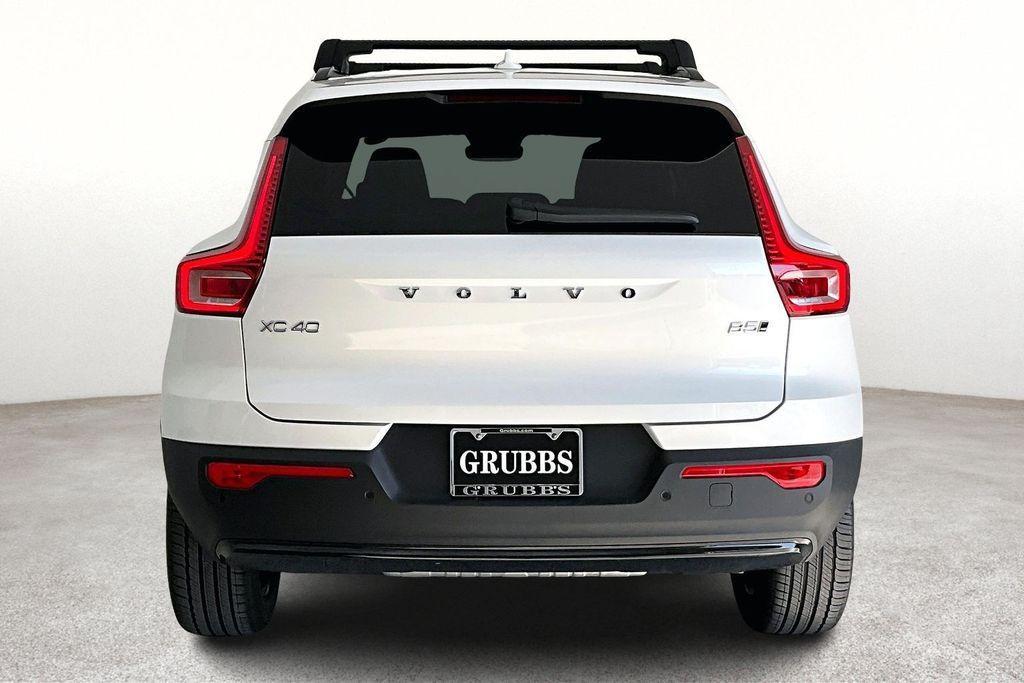 new 2026 Volvo XC40 car