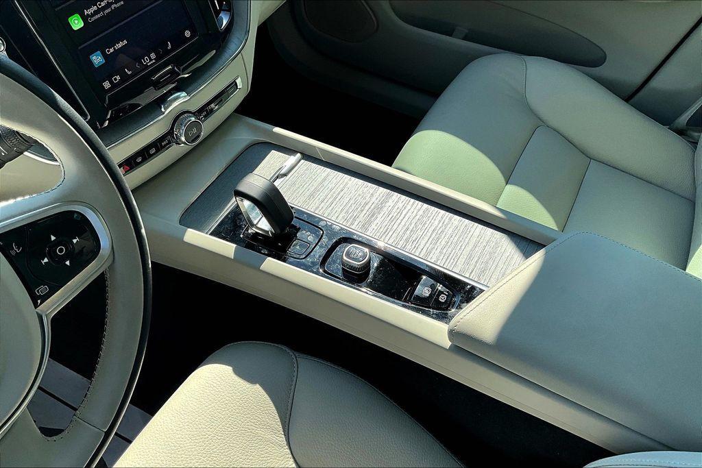 new 2025 Volvo XC60 car, priced at $45,885