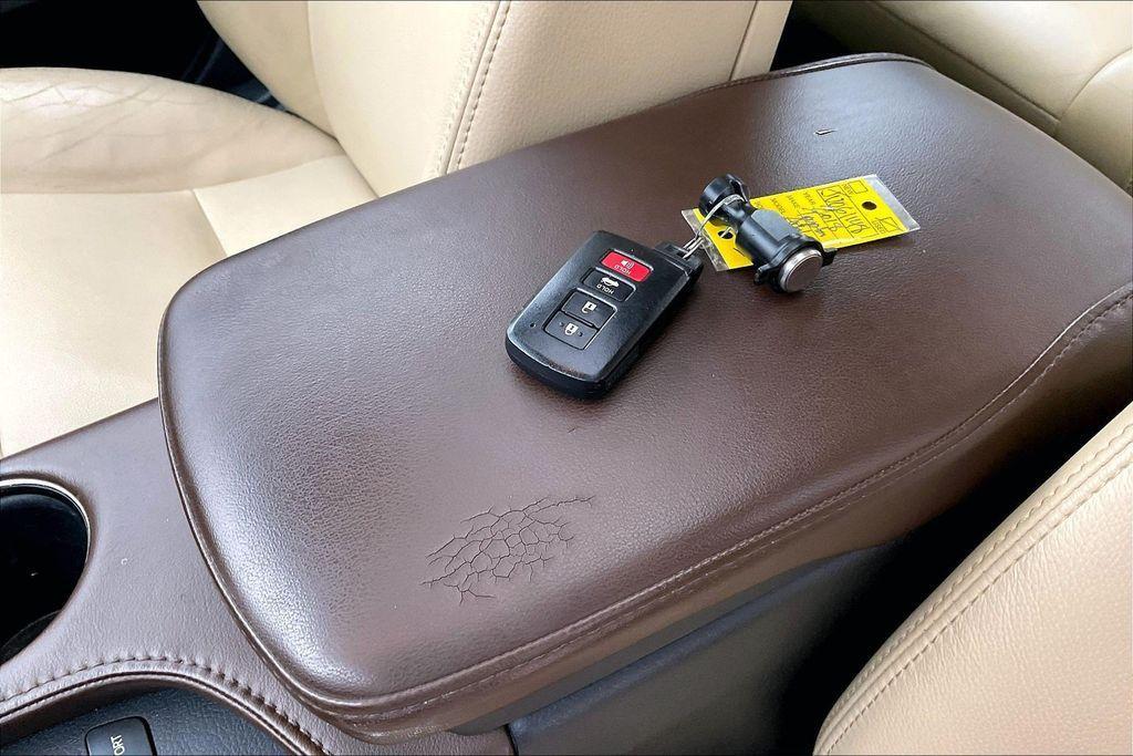 used 2018 Toyota Avalon Hybrid car, priced at $19,995