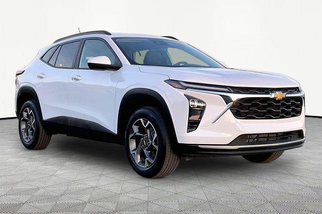 used 2025 Chevrolet Trax car, priced at $20,306