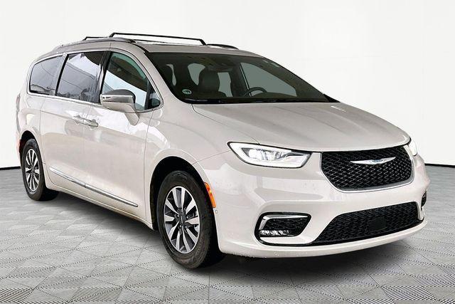 used 2021 Chrysler Pacifica Hybrid car, priced at $25,374