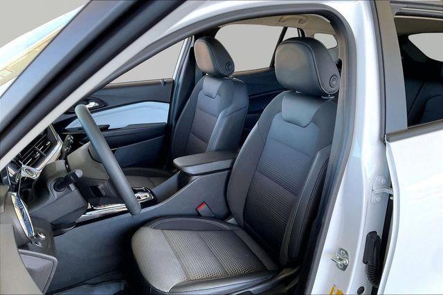 used 2025 Chevrolet Trax car, priced at $23,038