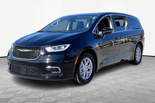 used 2024 Chrysler Pacifica car, priced at $30,214