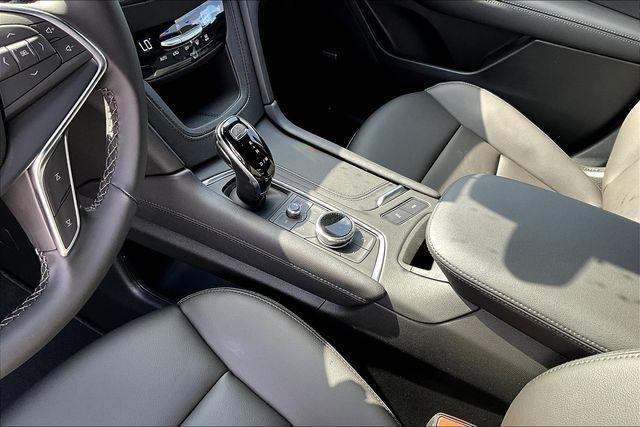 new 2025 Cadillac XT5 car, priced at $37,500