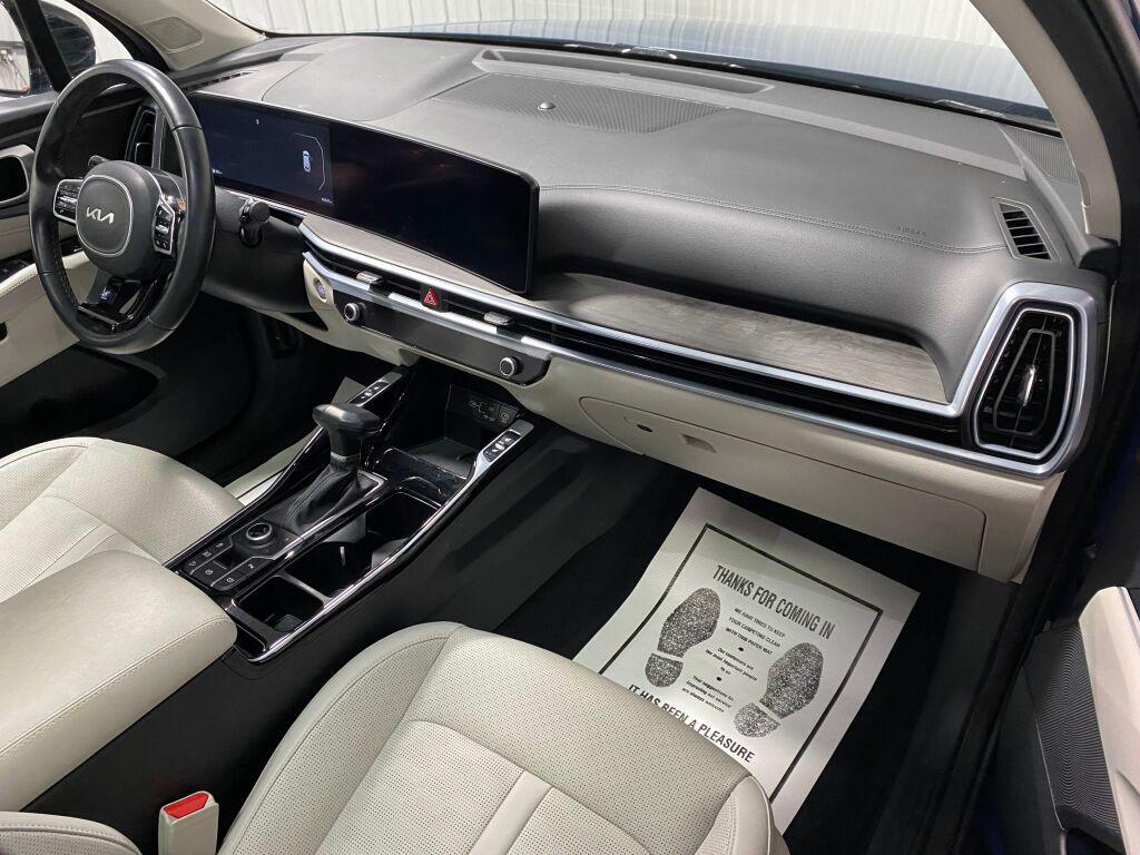 used 2025 Kia Sorento car, priced at $31,692