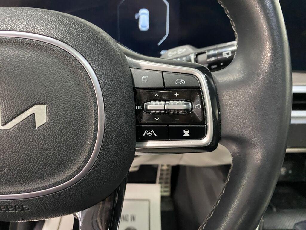 used 2025 Kia Sorento car, priced at $31,692