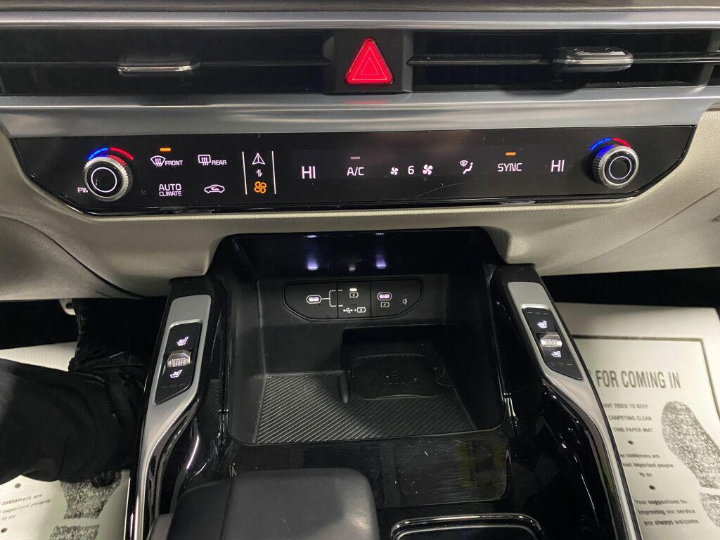 used 2025 Kia Sorento car, priced at $31,692