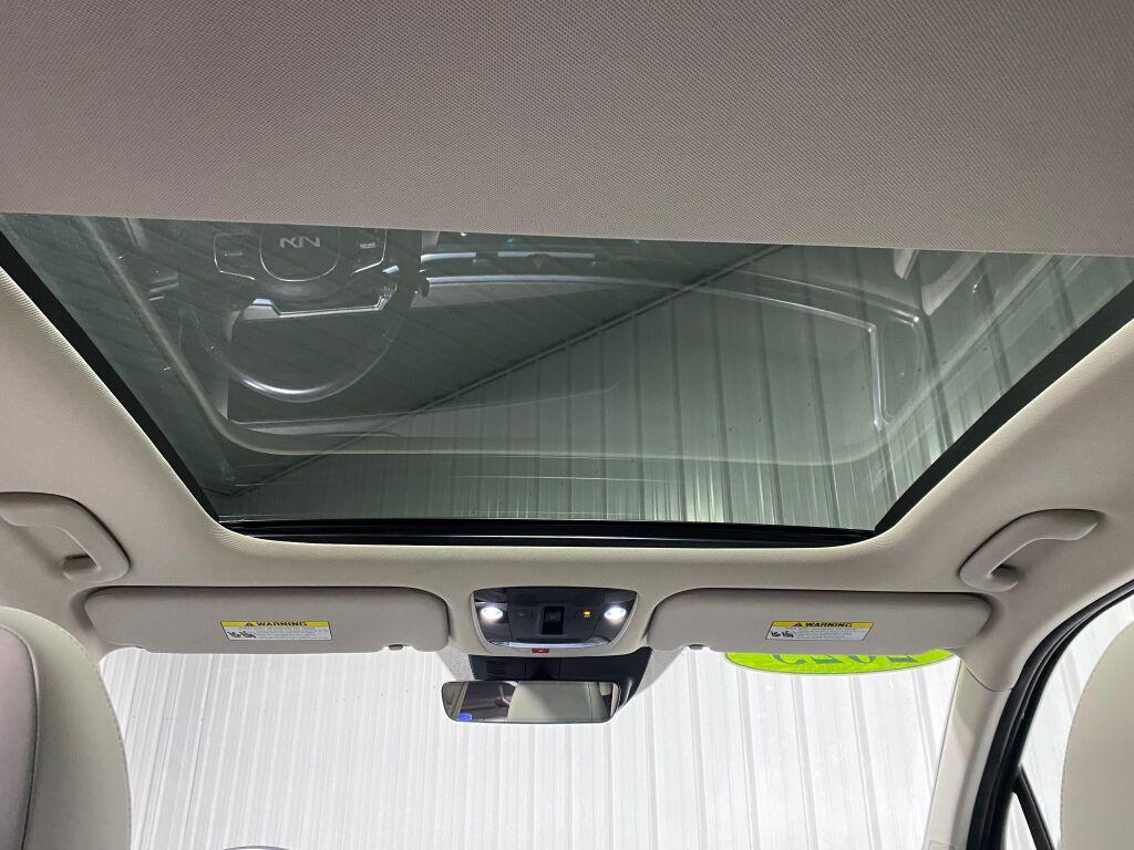 used 2025 Kia Sorento car, priced at $31,692