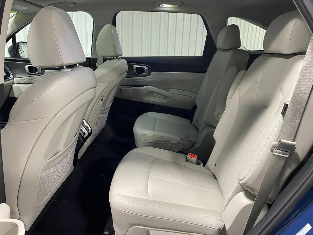 used 2025 Kia Sorento car, priced at $31,692