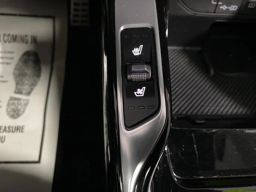 used 2025 Kia Sorento car, priced at $31,692