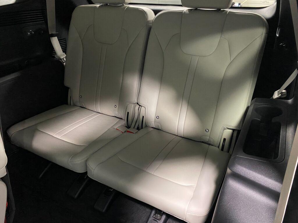 used 2025 Kia Sorento car, priced at $31,692