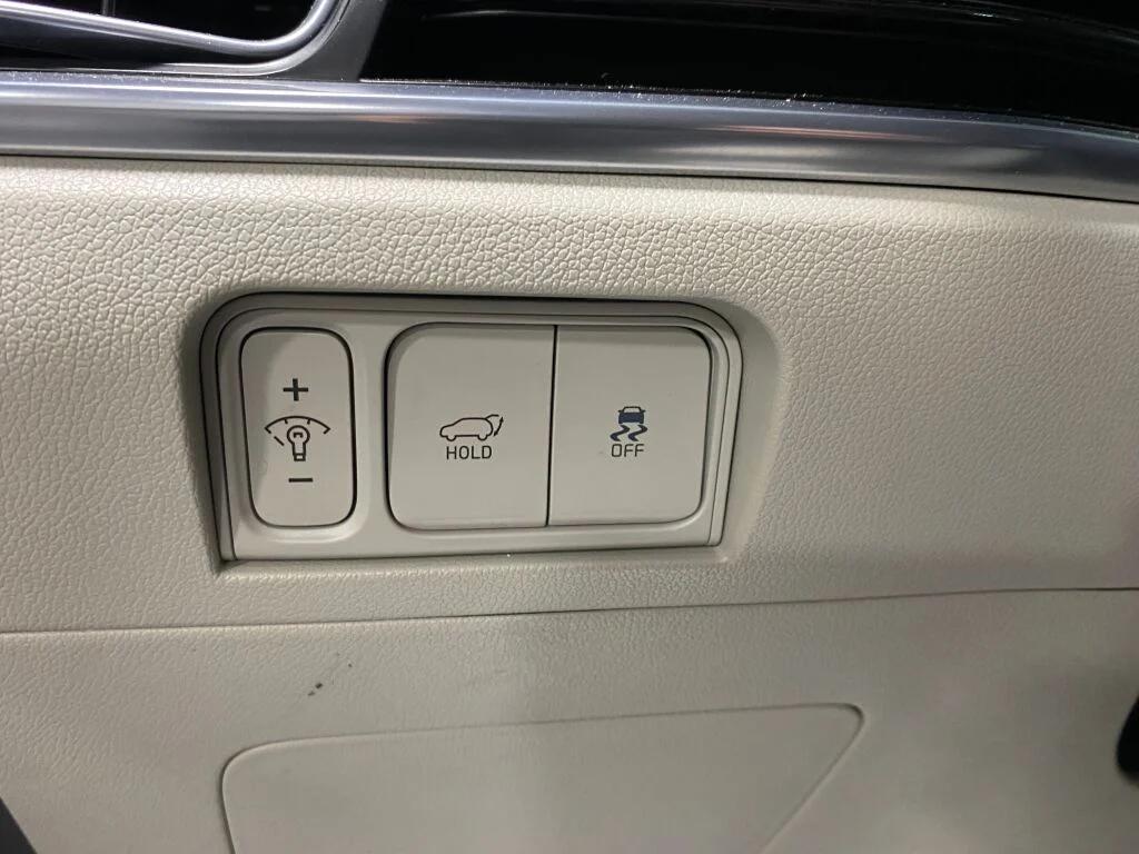 used 2025 Kia Sorento car, priced at $31,692