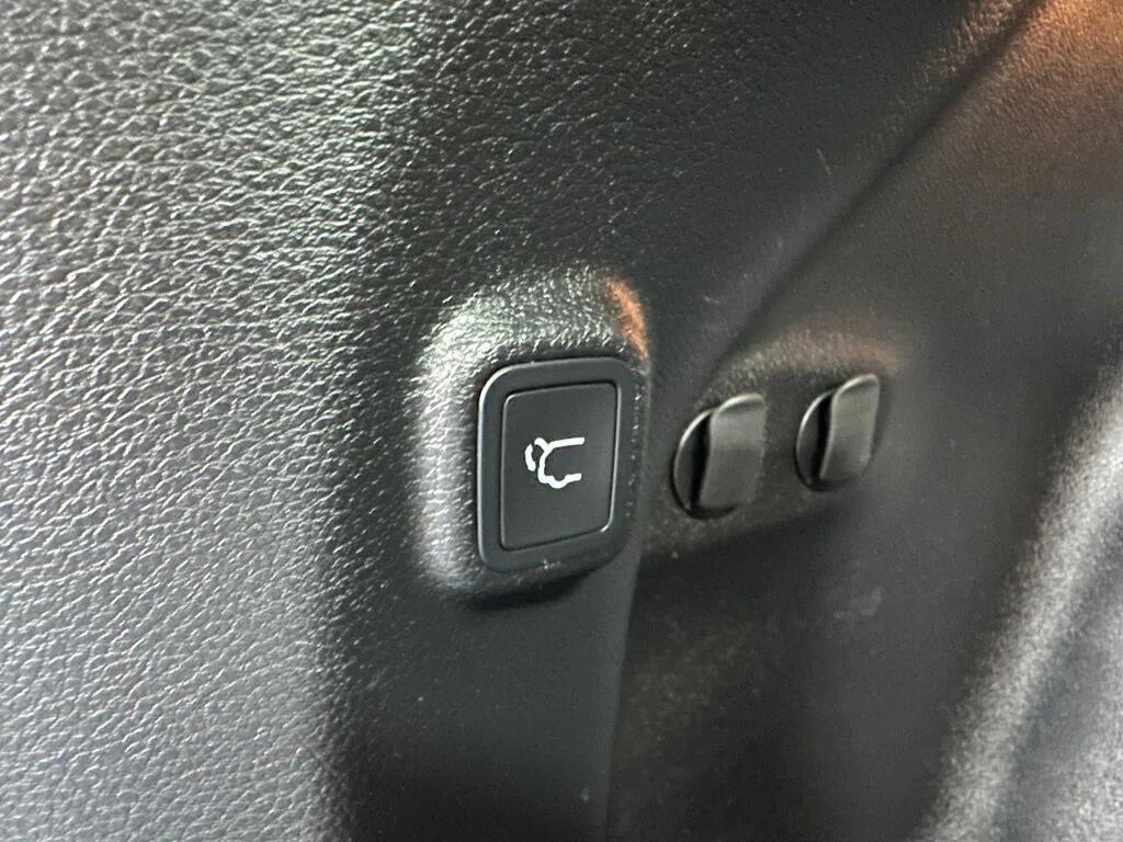 used 2020 Jeep Cherokee car, priced at $19,596