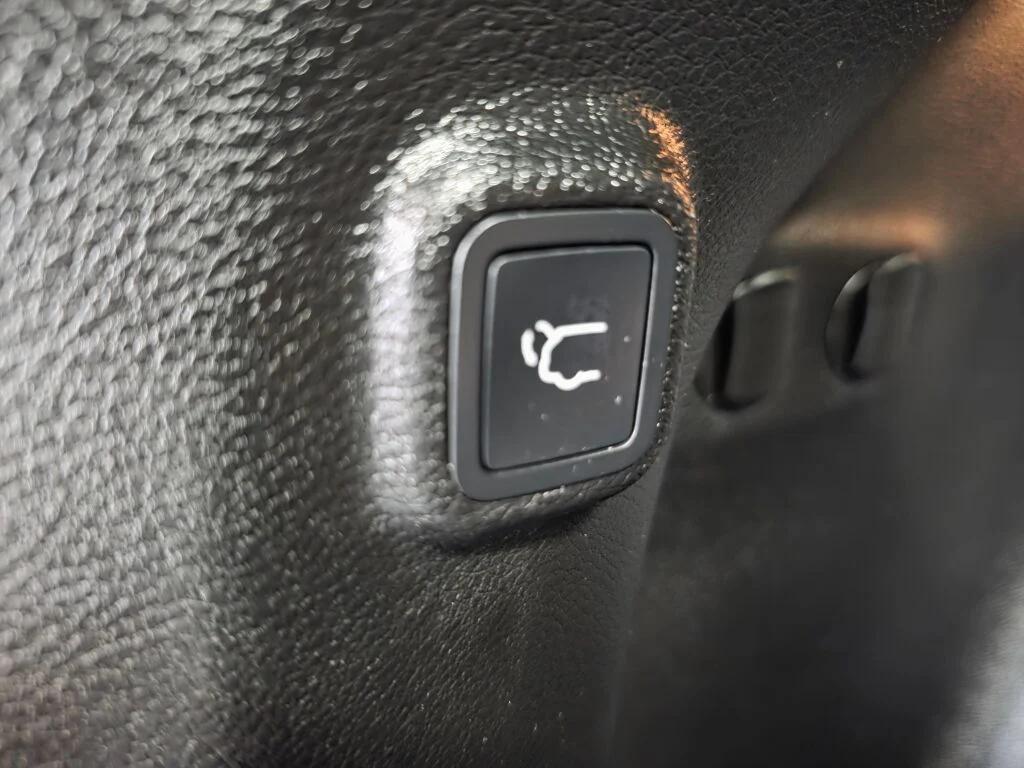 used 2019 Jeep Cherokee car, priced at $17,327