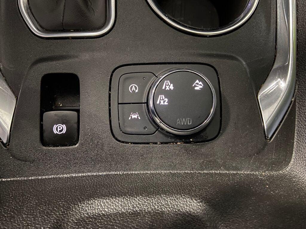 used 2022 Chevrolet Traverse car, priced at $25,883