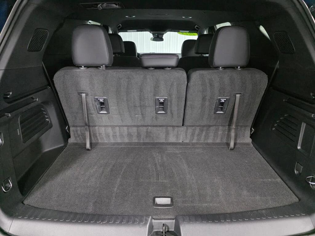 used 2024 Chevrolet Traverse car, priced at $32,788