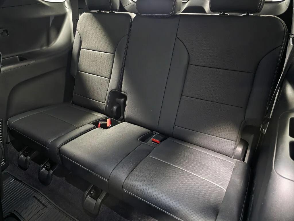 used 2024 Chevrolet Traverse car, priced at $32,788