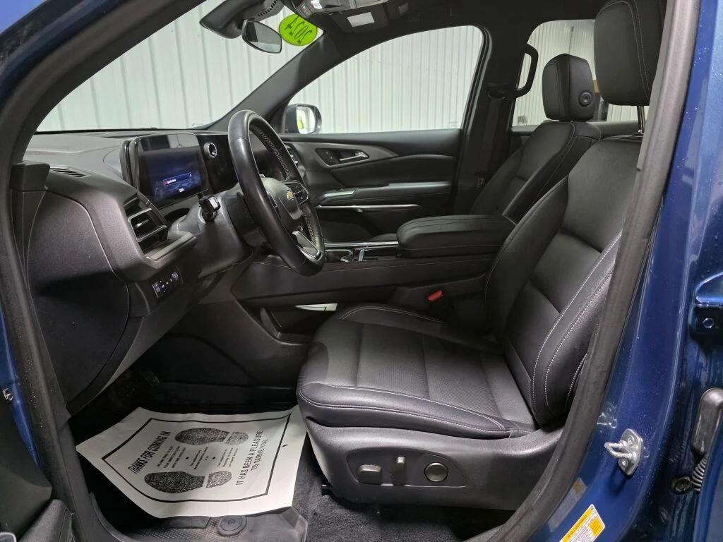 used 2024 Chevrolet Traverse car, priced at $32,788