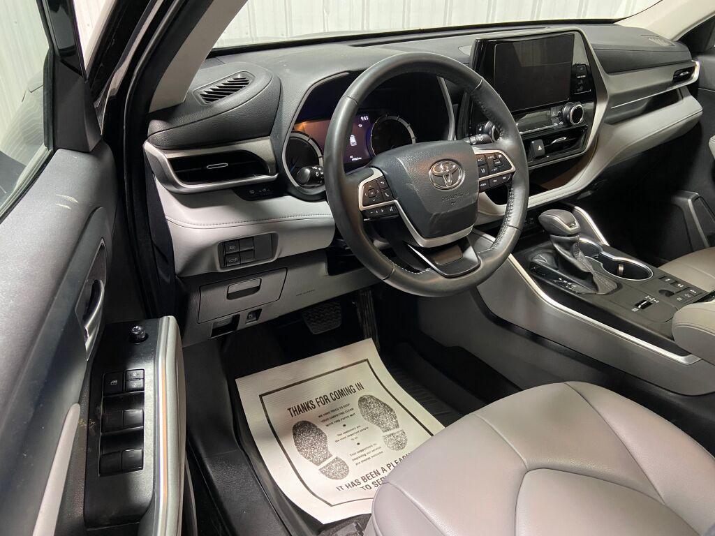 used 2024 Toyota Highlander Hybrid car, priced at $35,497