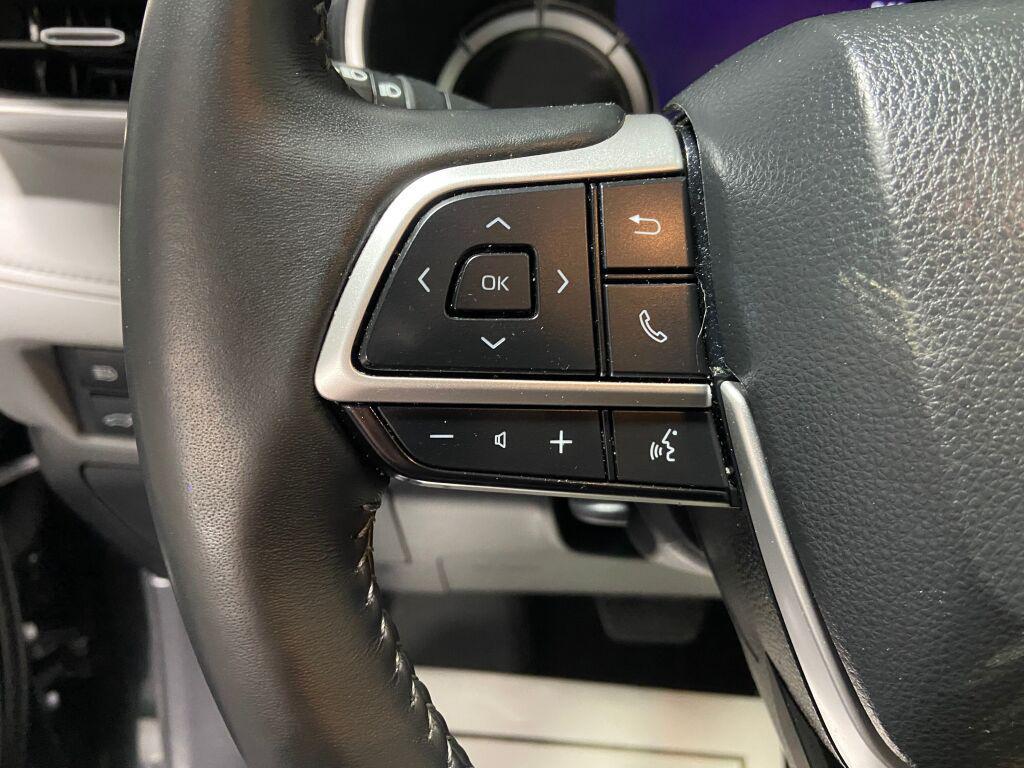 used 2024 Toyota Highlander Hybrid car, priced at $35,497