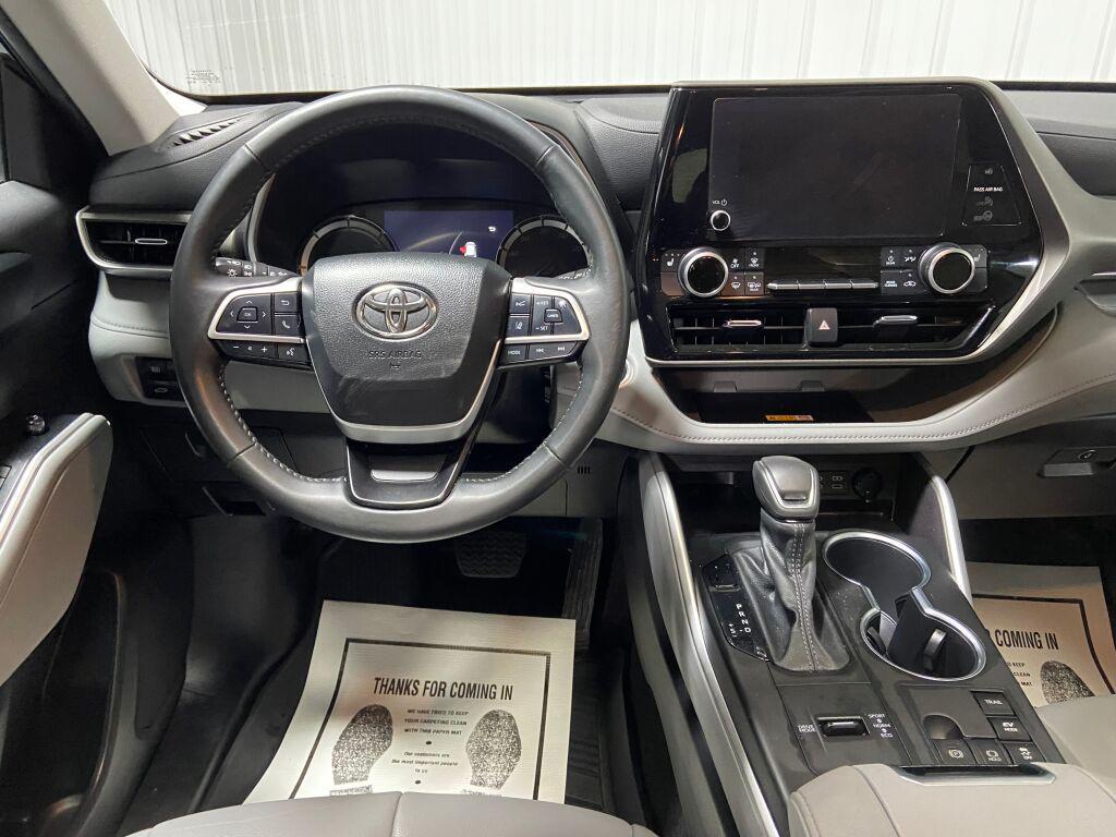 used 2024 Toyota Highlander Hybrid car, priced at $35,497