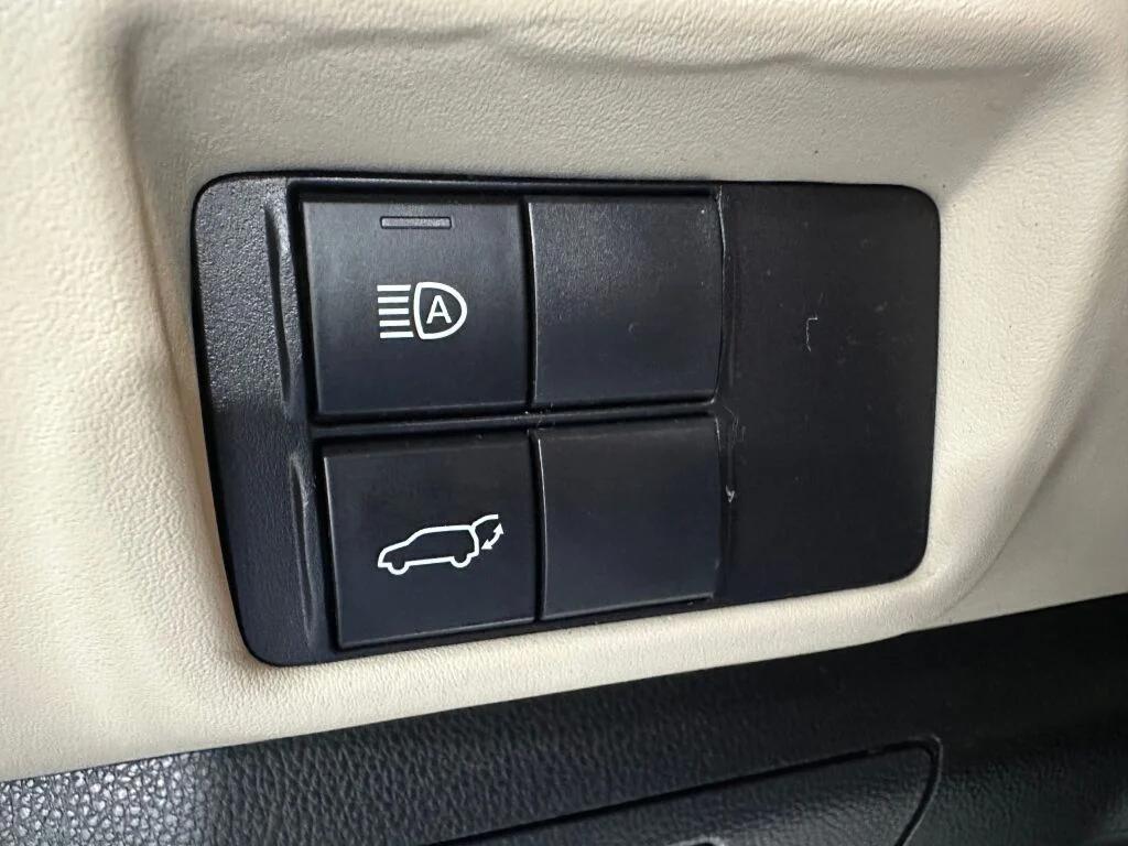 used 2023 Toyota Highlander Hybrid car, priced at $32,984