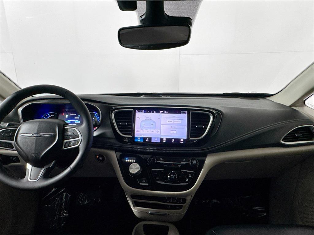 used 2022 Chrysler Pacifica Hybrid car, priced at $25,592