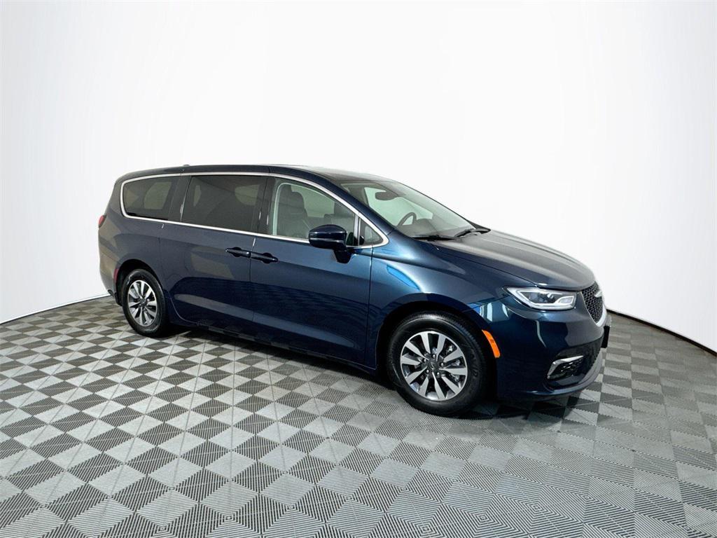 used 2022 Chrysler Pacifica Hybrid car, priced at $25,592