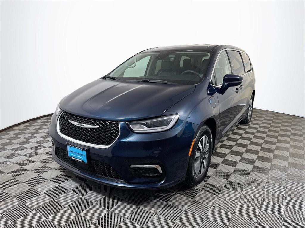used 2022 Chrysler Pacifica Hybrid car, priced at $25,592