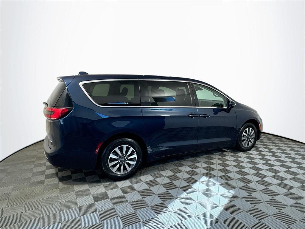 used 2022 Chrysler Pacifica Hybrid car, priced at $25,592