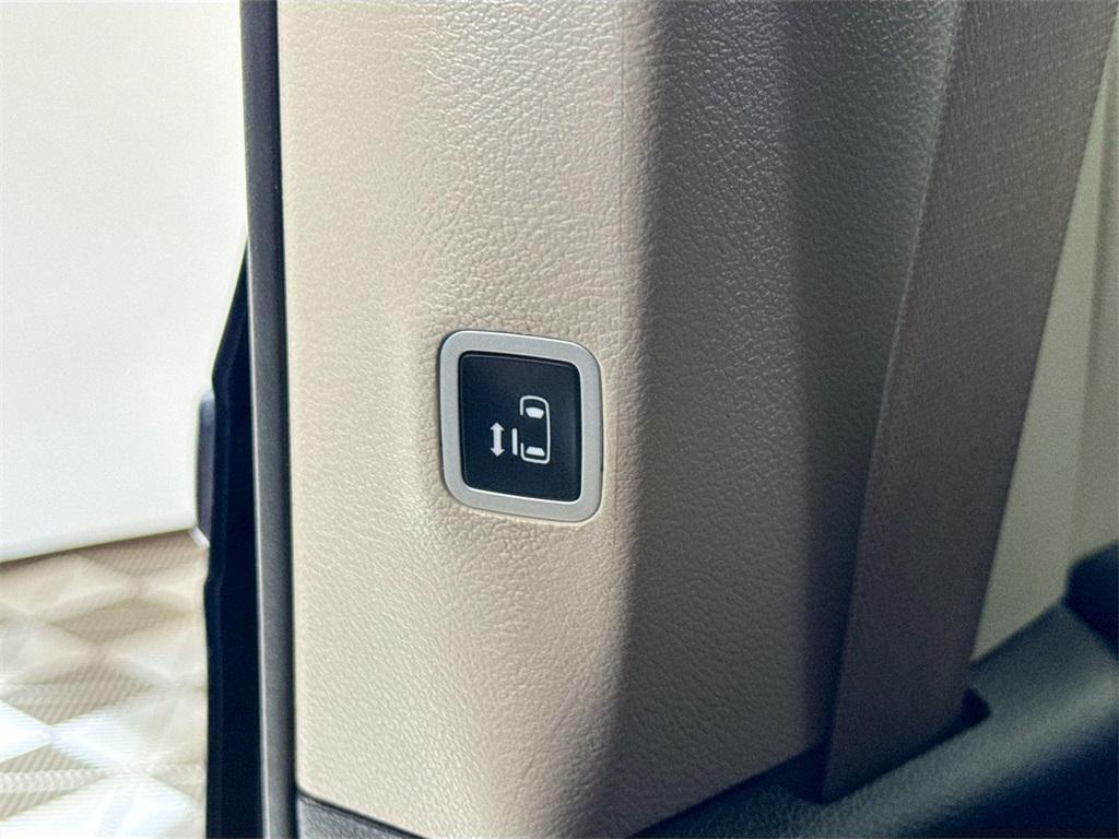 used 2022 Chrysler Pacifica Hybrid car, priced at $25,592