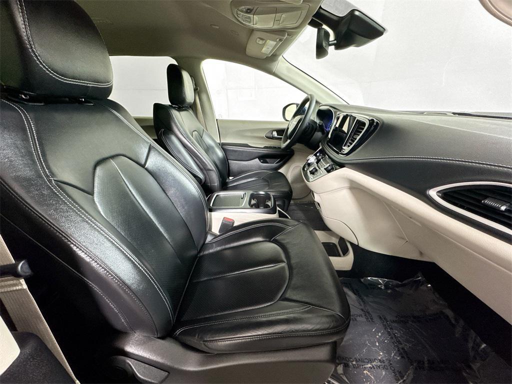 used 2022 Chrysler Pacifica Hybrid car, priced at $25,592