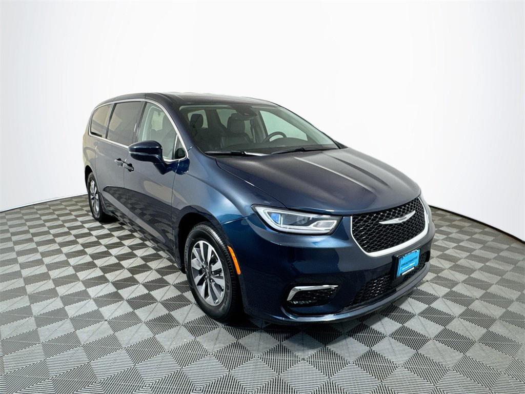 used 2022 Chrysler Pacifica Hybrid car, priced at $25,592