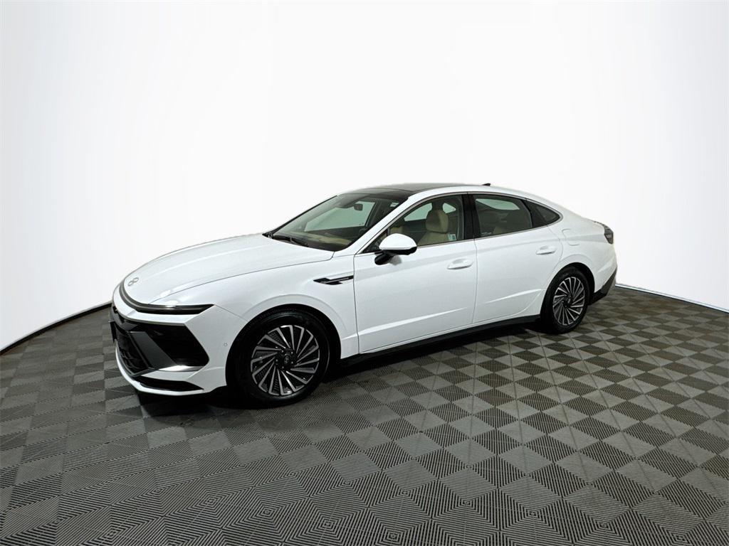 used 2025 Hyundai Sonata Hybrid car, priced at $32,999