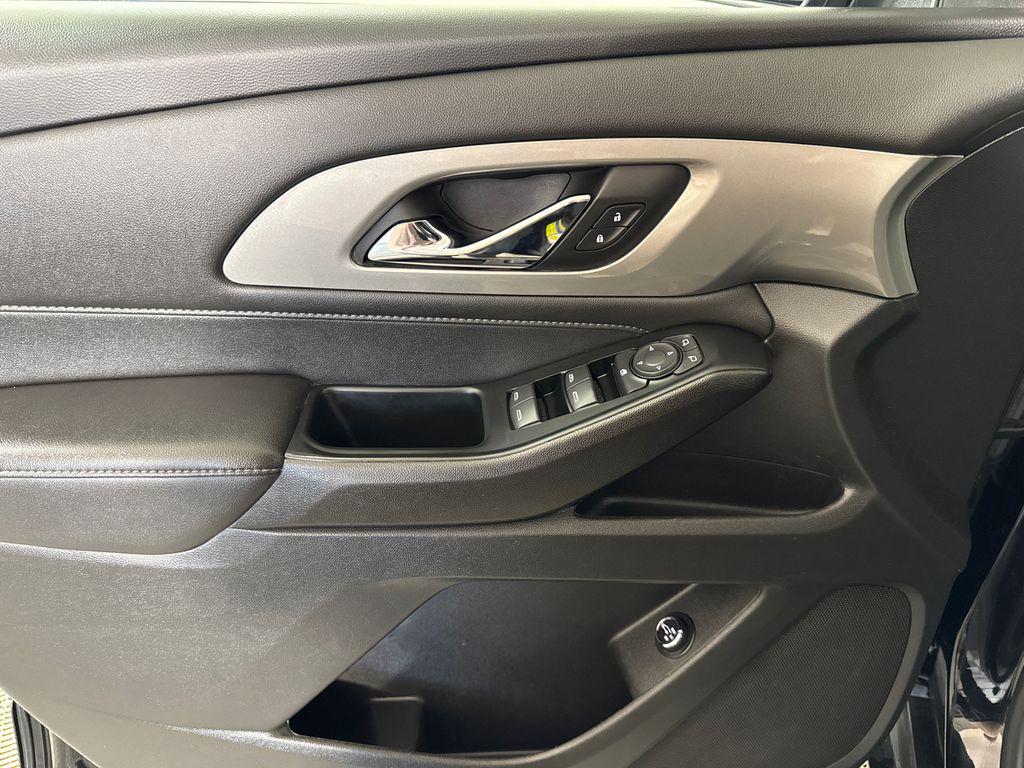 used 2023 Chevrolet Traverse car, priced at $25,621
