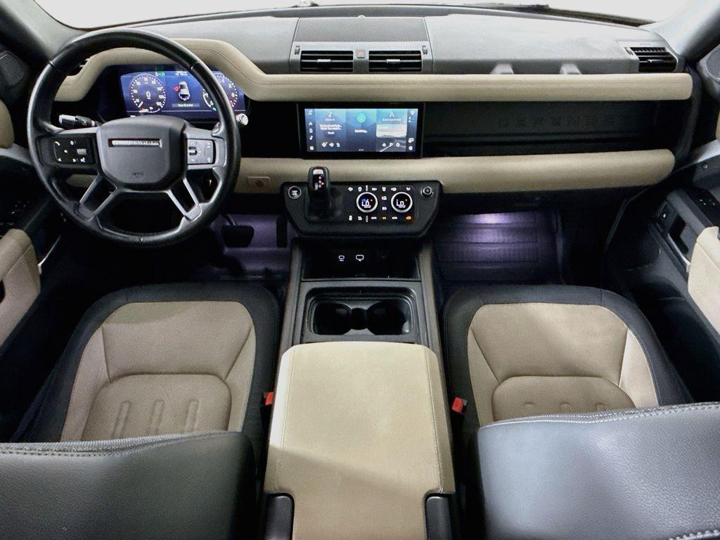 Land Rover Defender view 13