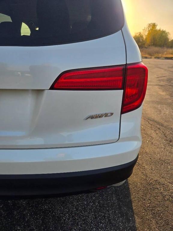 2016 White Diamond Pearl Honda Pilot