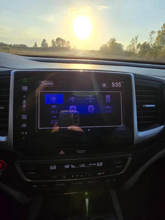 2016 White Diamond Pearl Honda Pilot