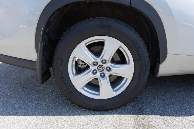 used 2024 Toyota Highlander car, priced at $36,499